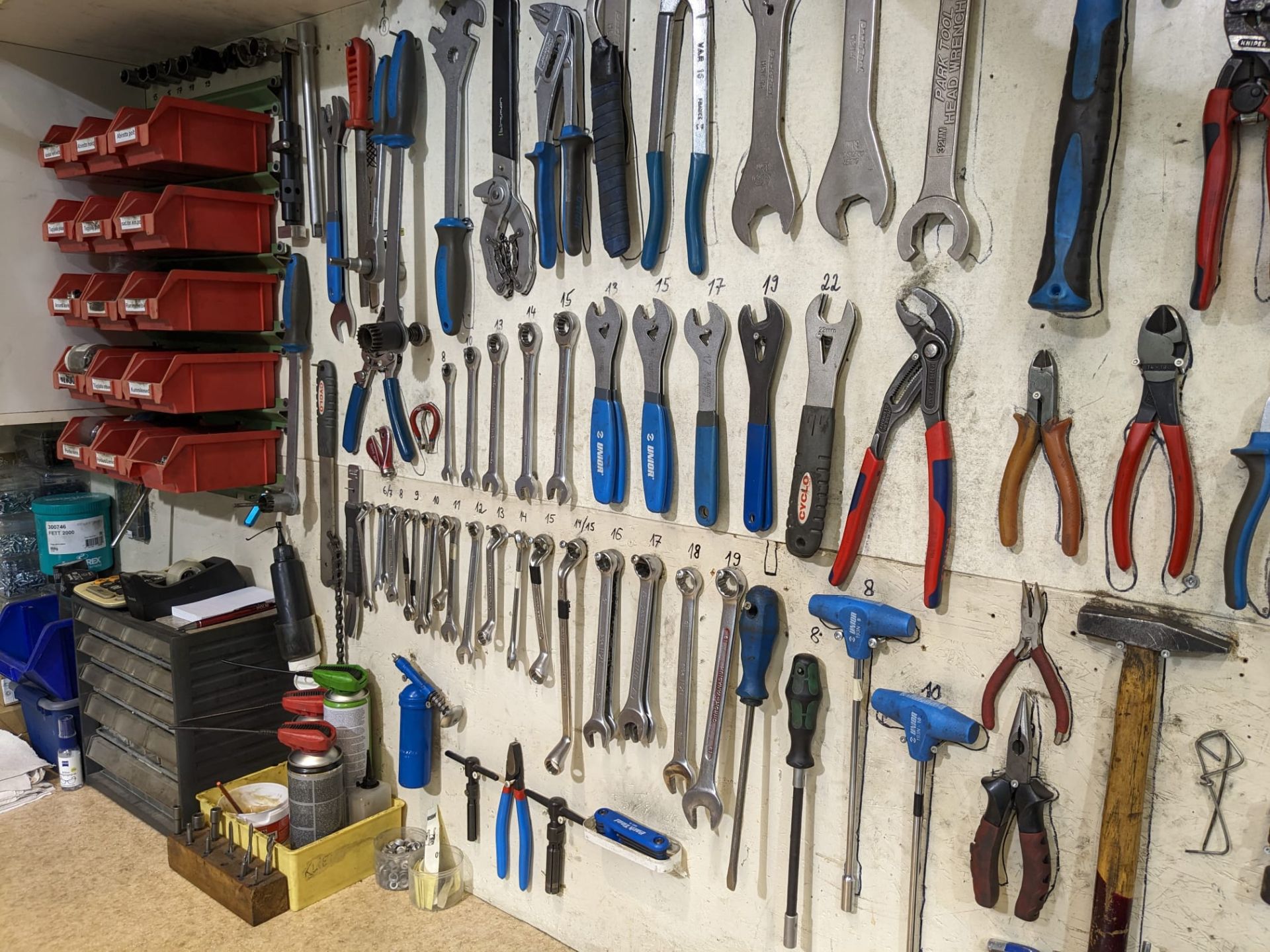 Tartu Bicycle Shop New and Used Bicycles, Bicycle Rental in Tartu, Bicycle Repairs and Maintenance, Ice Skate Sharpening, Bicycle Parts and Accessories, Transport for Maintenance Tartu and vicinity